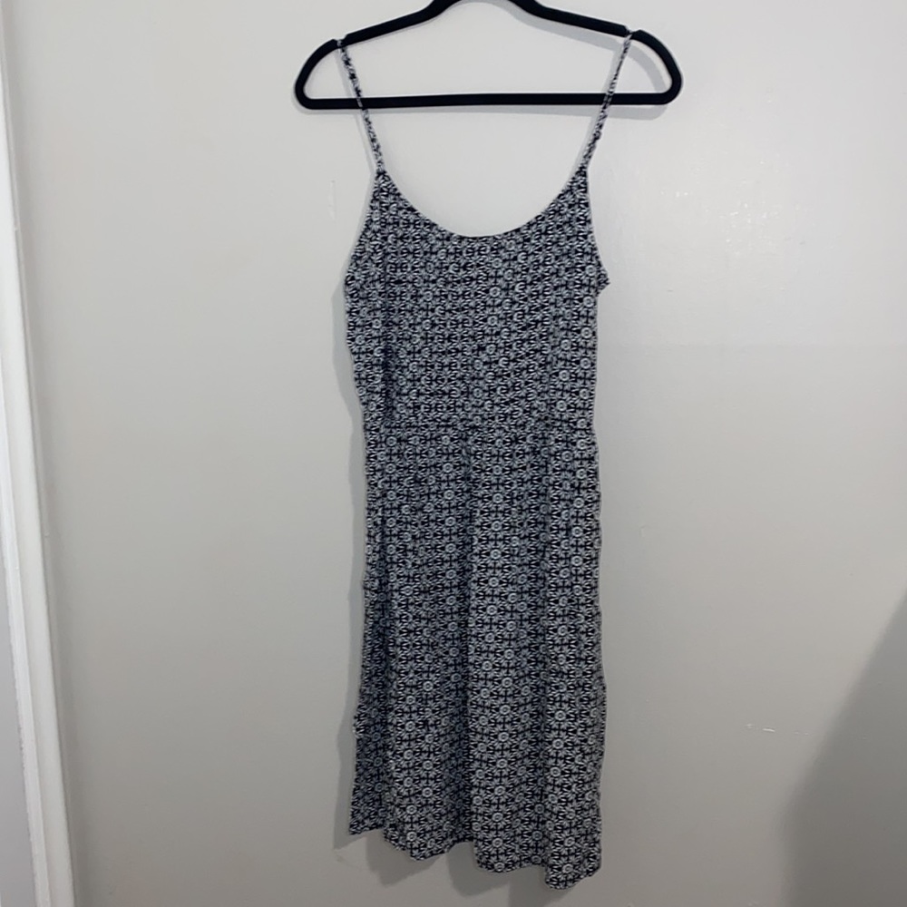 🪼Adorable black and white flower pattered sundress! - Picture 2 of 8
